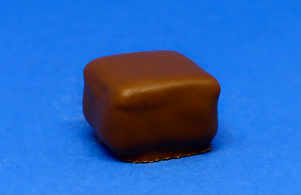 Rocher Géant chocolat blanc fourré praliné à l'orange - Chocogil – boutique  de chocolats en ligne